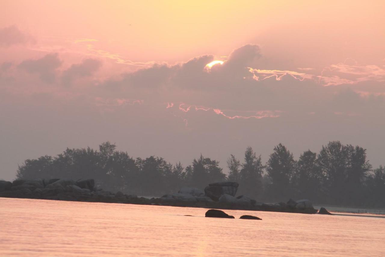 Belitung Holiday Resort Sijuk ภายนอก รูปภาพ